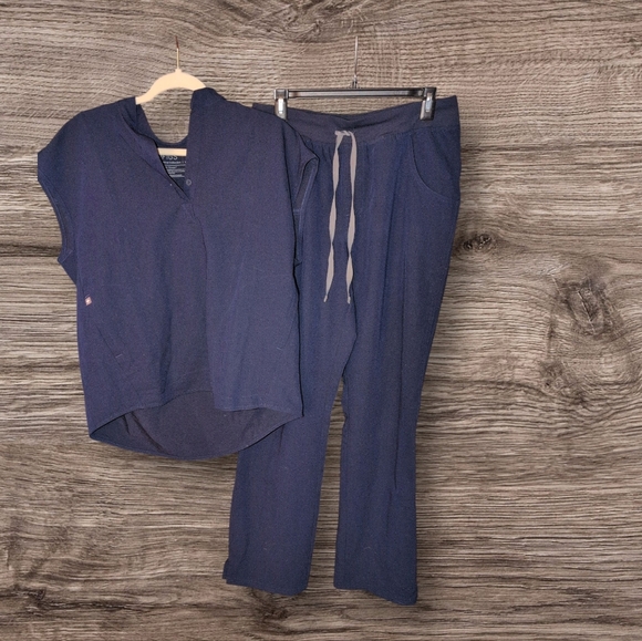 Figs Scrub Set - Picture 2 of 5